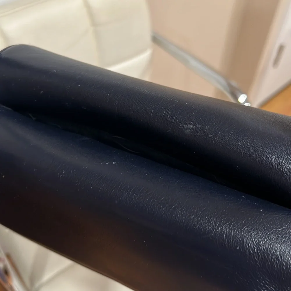 Pre-loved🌸COLETTA GENUINE LEATHER crossbody blue bag - Picture 16 of 17